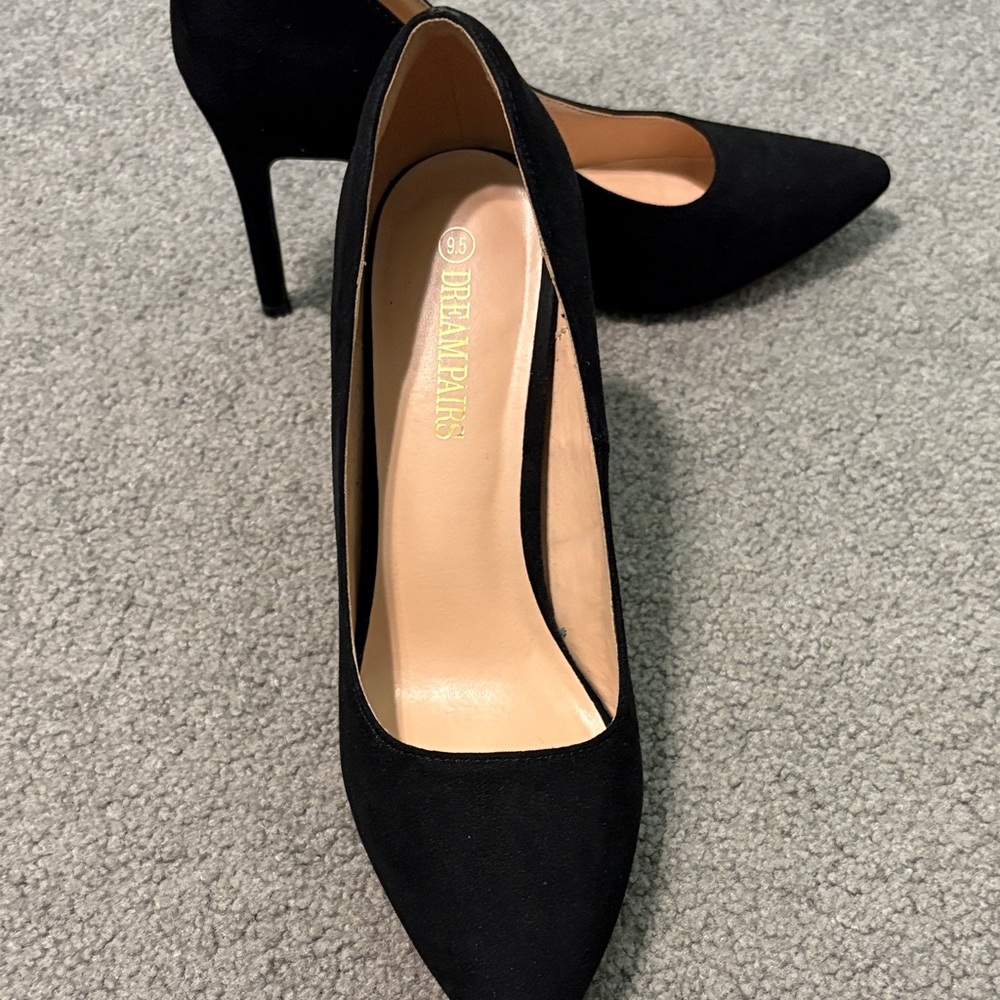 Dream Pairs Classic Black Heels - Picture 5 of 5